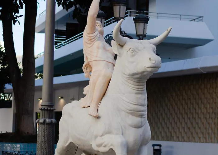 Sol Pride Torremolinos. Plaza De Andalucia